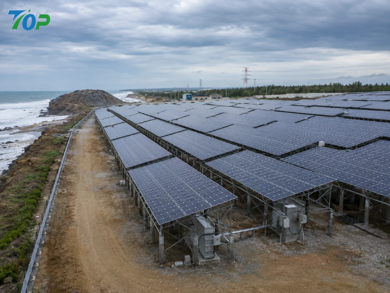 Layanan Pemasangan Tenaga Surya yang Disesuaikan untuk Kondisi Iklim Ekstrim: Rekayasa Struktur PV untuk Tantangan Angin, Salju, Korosi, dan Medan